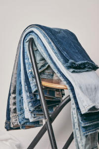 Куча джинсов