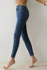 Женские джинсы