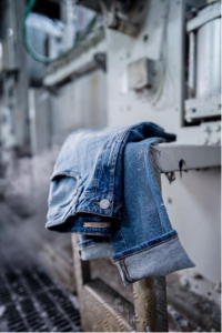 Одинокие джинсы